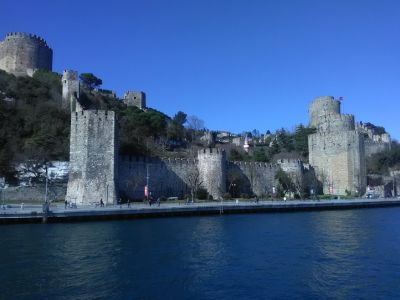 Rumeli Hisarı (fästning på Bosporens europeiska strand).