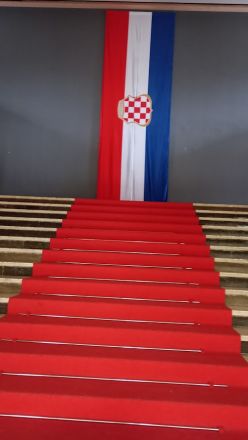 I det kroatiska kulturhuset.