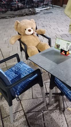 På Baščaršija-torget återsåg jag Ursula - senast vi sågs var i Šibenik, Kroatien.