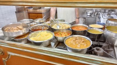 Lunch i en aščinica.