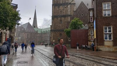 Till höger domkyrkan; rakt fram rådhuset. I bakgrunden tornet till Unser Lieben Frauen Kirche.
