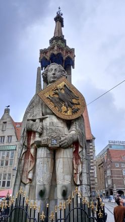 Roland utanför rådhuset. UNESCO-världskulturarv.