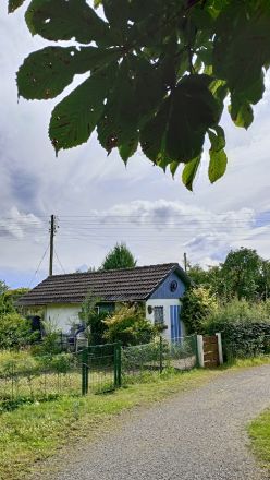 ...längre österut, inte långt från vårt hotell, fann jag detta lilla underbara hus.