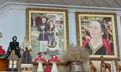 Vlacher i traditionella dräkter.