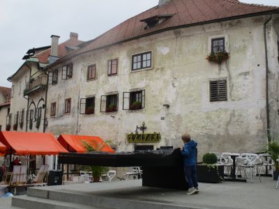 Cankarjev Trg (Cankar-torget).