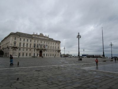 Palazzo del Lloyd Triestino vid Piazza dell’Unità d’Italia.