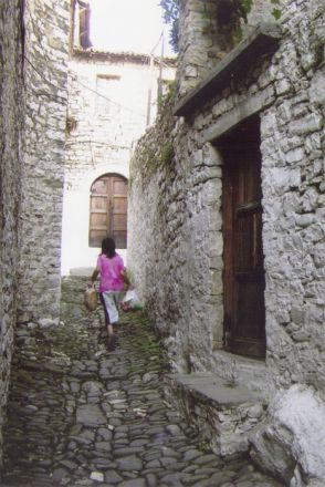 I Mangalems blanktrampade gränder och prång går man lätt vilse.